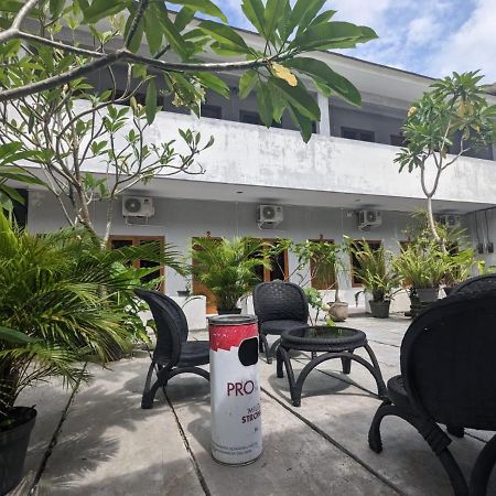 Rumah Pagar Merah Homestay Yogyakarta Exterior photo